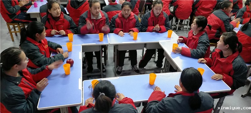 2021年必威登录入口平台官网心理教育中心大型兴趣拓展活动之杯子舞 2021年必威登录入口平台官网心理教育中心大型兴趣拓展活动之杯子舞_www.xinmiyue.com