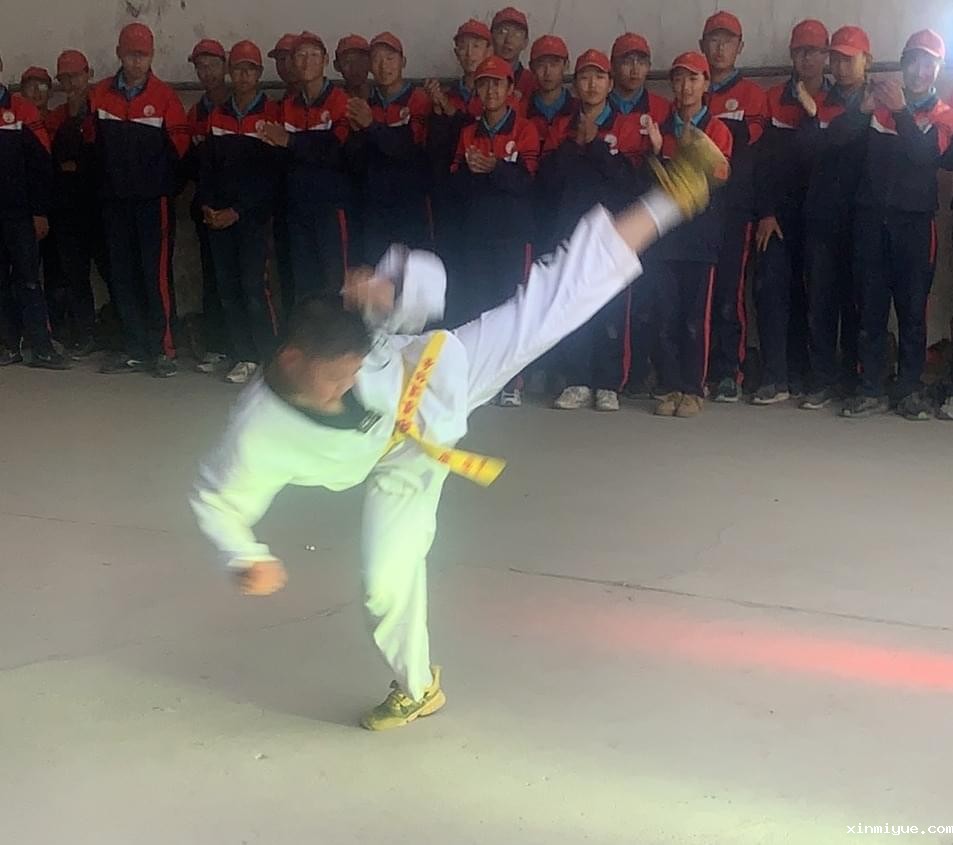 2021年必威登录入口平台官网心理教育中心「成长不烦恼」夏令营第15天之与当地村民载歌载舞大联欢 2021年必威登录入口平台官网心理教育中心「成长不烦恼」夏令营第15天之与当地村民载歌载舞大联欢_www.xinmiyue.com