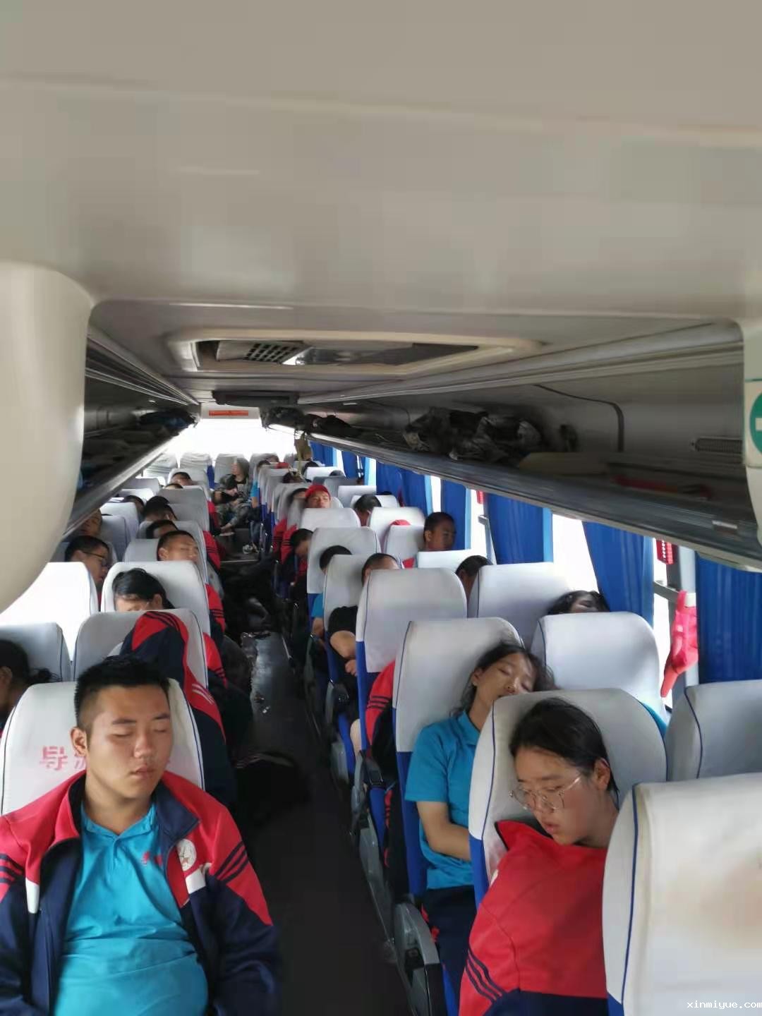 2021年必威登录入口平台官网心理教育中心「成长不烦恼」夏令营第15天之与当地村民载歌载舞大联欢 2021年必威登录入口平台官网心理教育中心「成长不烦恼」夏令营第15天之与当地村民载歌载舞大联欢_www.xinmiyue.com