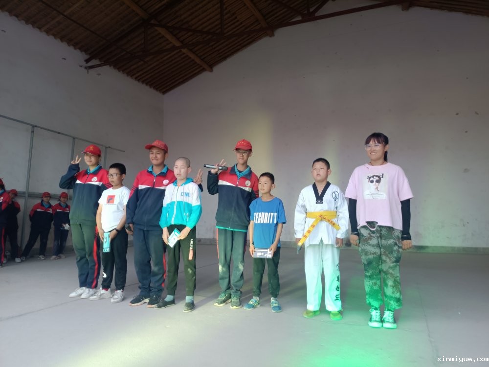 2021年必威登录入口平台官网心理教育中心「成长不烦恼」夏令营第15天之与当地村民载歌载舞大联欢 2021年必威登录入口平台官网心理教育中心「成长不烦恼」夏令营第15天之与当地村民载歌载舞大联欢_www.xinmiyue.com