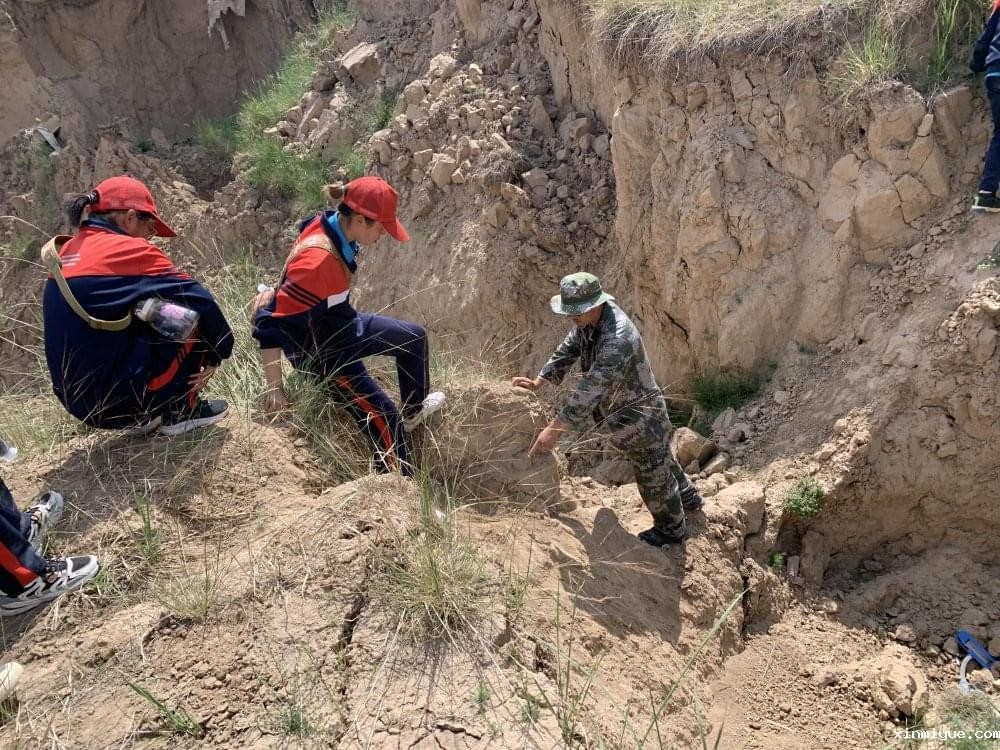 2021年必威登录入口平台官网心理教育中心「成长不烦恼」夏令营第15天之与当地村民载歌载舞大联欢 2021年必威登录入口平台官网心理教育中心「成长不烦恼」夏令营第15天之与当地村民载歌载舞大联欢_www.xinmiyue.com