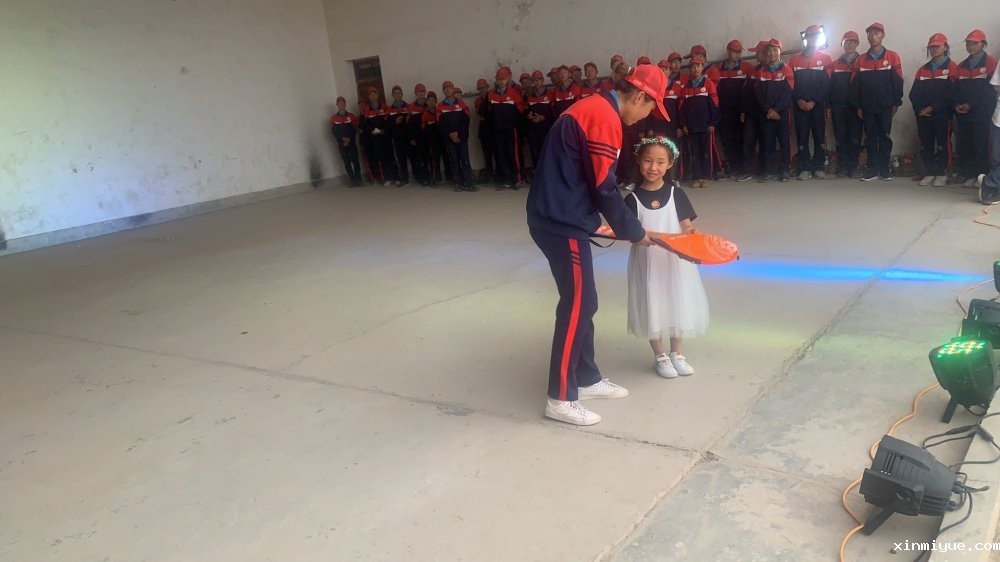 2021年必威登录入口平台官网心理教育中心「成长不烦恼」夏令营第15天之与当地村民载歌载舞大联欢 2021年必威登录入口平台官网心理教育中心「成长不烦恼」夏令营第15天之与当地村民载歌载舞大联欢_www.xinmiyue.com