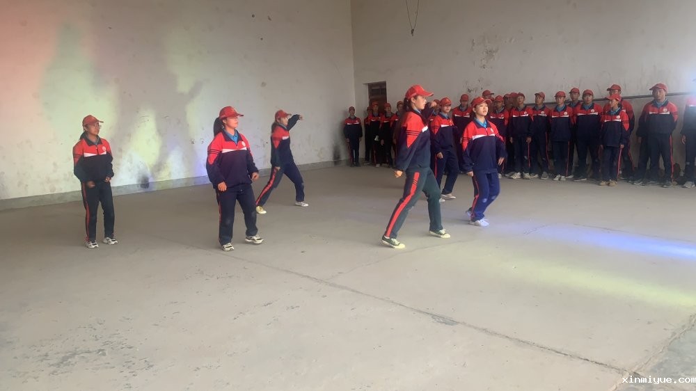 2021年必威登录入口平台官网心理教育中心「成长不烦恼」夏令营第15天之与当地村民载歌载舞大联欢 2021年必威登录入口平台官网心理教育中心「成长不烦恼」夏令营第15天之与当地村民载歌载舞大联欢_www.xinmiyue.com