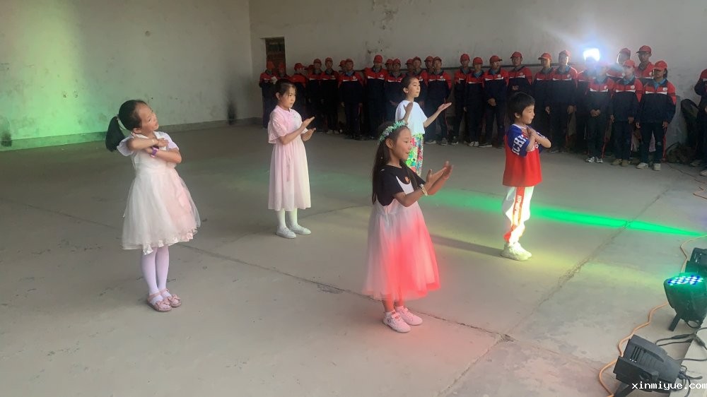 2021年必威登录入口平台官网心理教育中心「成长不烦恼」夏令营第15天之与当地村民载歌载舞大联欢 2021年必威登录入口平台官网心理教育中心「成长不烦恼」夏令营第15天之与当地村民载歌载舞大联欢_www.xinmiyue.com
