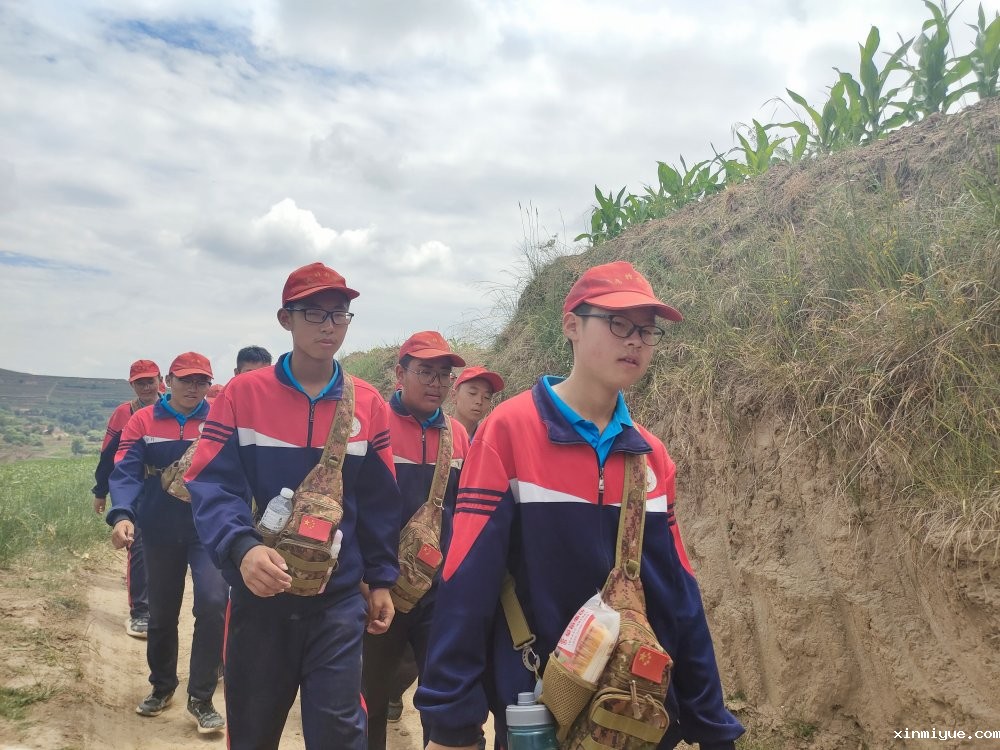 2021年必威登录入口平台官网心理教育中心「成长不烦恼」夏令营第15天之与当地村民载歌载舞大联欢 2021年必威登录入口平台官网心理教育中心「成长不烦恼」夏令营第15天之与当地村民载歌载舞大联欢_www.xinmiyue.com