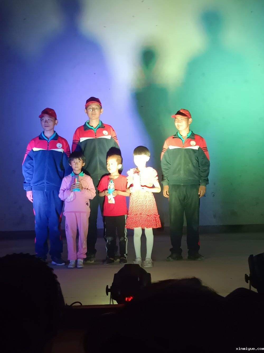 2021年必威登录入口平台官网心理教育中心「成长不烦恼」夏令营第15天之与当地村民载歌载舞大联欢 2021年必威登录入口平台官网心理教育中心「成长不烦恼」夏令营第15天之与当地村民载歌载舞大联欢_www.xinmiyue.com