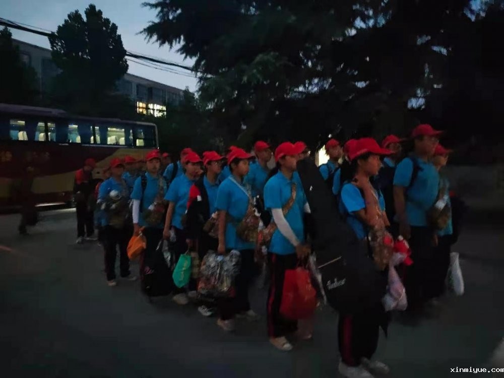 2021年必威登录入口平台官网心理教育中心「成长不烦恼」夏令营第15天之与当地村民载歌载舞大联欢 2021年必威登录入口平台官网心理教育中心「成长不烦恼」夏令营第15天之与当地村民载歌载舞大联欢_www.xinmiyue.com