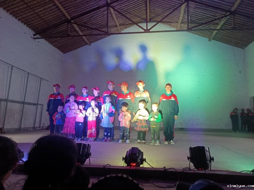 2021年必威登录入口平台官网心理教育中心「成长不烦恼」夏令营第15天之与当地村民载歌载舞大联欢 2021年必威登录入口平台官网心理教育中心「成长不烦恼」夏令营第15天之与当地村民载歌载舞大联欢_www.xinmiyue.com