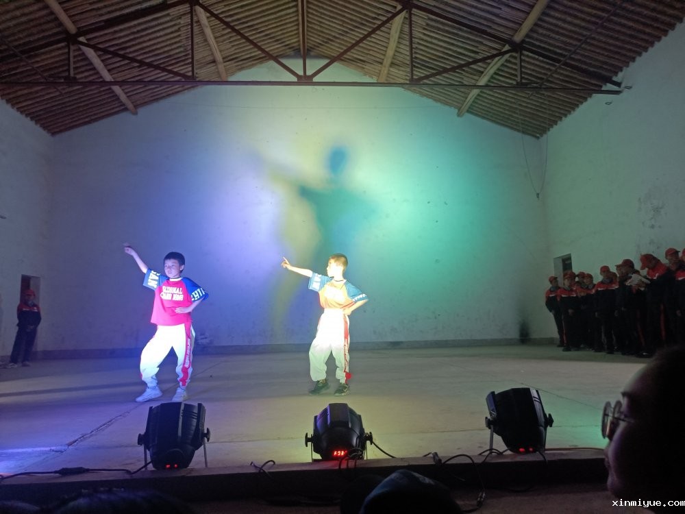 2021年必威登录入口平台官网心理教育中心「成长不烦恼」夏令营第15天之与当地村民载歌载舞大联欢 2021年必威登录入口平台官网心理教育中心「成长不烦恼」夏令营第15天之与当地村民载歌载舞大联欢_www.xinmiyue.com