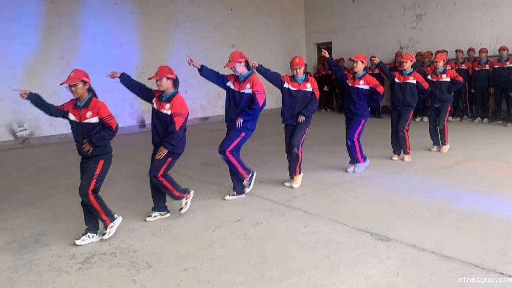 2021年必威登录入口平台官网心理教育中心「成长不烦恼」夏令营第15天之与当地村民载歌载舞大联欢 2021年必威登录入口平台官网心理教育中心「成长不烦恼」夏令营第15天之与当地村民载歌载舞大联欢_www.xinmiyue.com