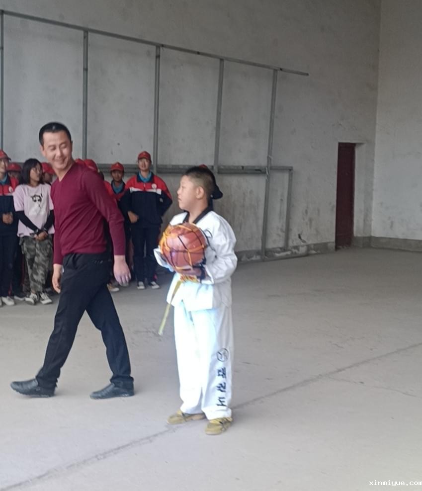 2021年必威登录入口平台官网心理教育中心「成长不烦恼」夏令营第15天之与当地村民载歌载舞大联欢 2021年必威登录入口平台官网心理教育中心「成长不烦恼」夏令营第15天之与当地村民载歌载舞大联欢_www.xinmiyue.com