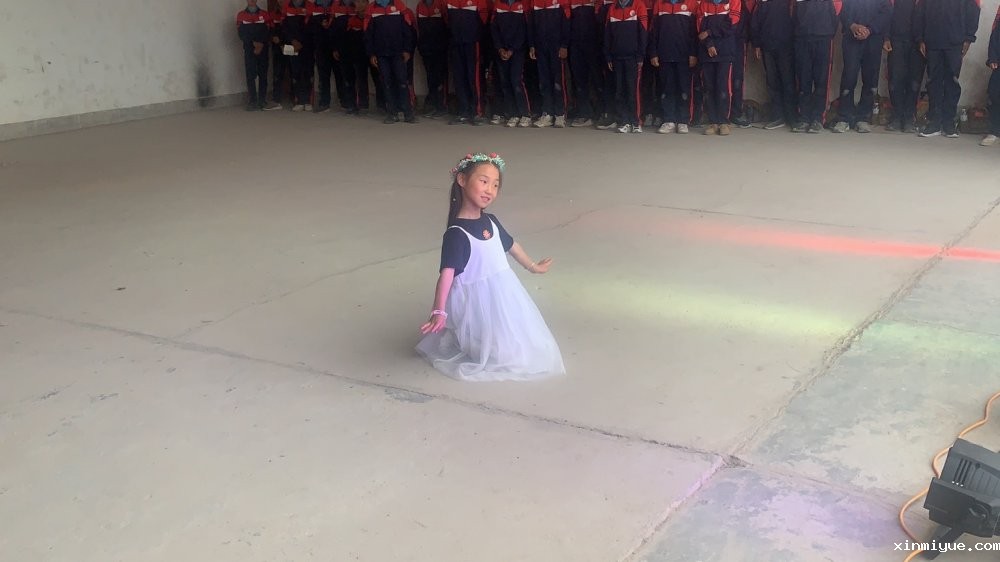 2021年必威登录入口平台官网心理教育中心「成长不烦恼」夏令营第15天之与当地村民载歌载舞大联欢 2021年必威登录入口平台官网心理教育中心「成长不烦恼」夏令营第15天之与当地村民载歌载舞大联欢_www.xinmiyue.com