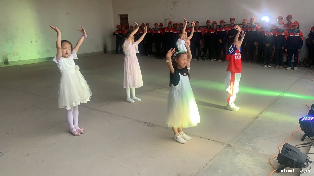 2021年必威登录入口平台官网心理教育中心「成长不烦恼」夏令营第15天之与当地村民载歌载舞大联欢 2021年必威登录入口平台官网心理教育中心「成长不烦恼」夏令营第15天之与当地村民载歌载舞大联欢_www.xinmiyue.com