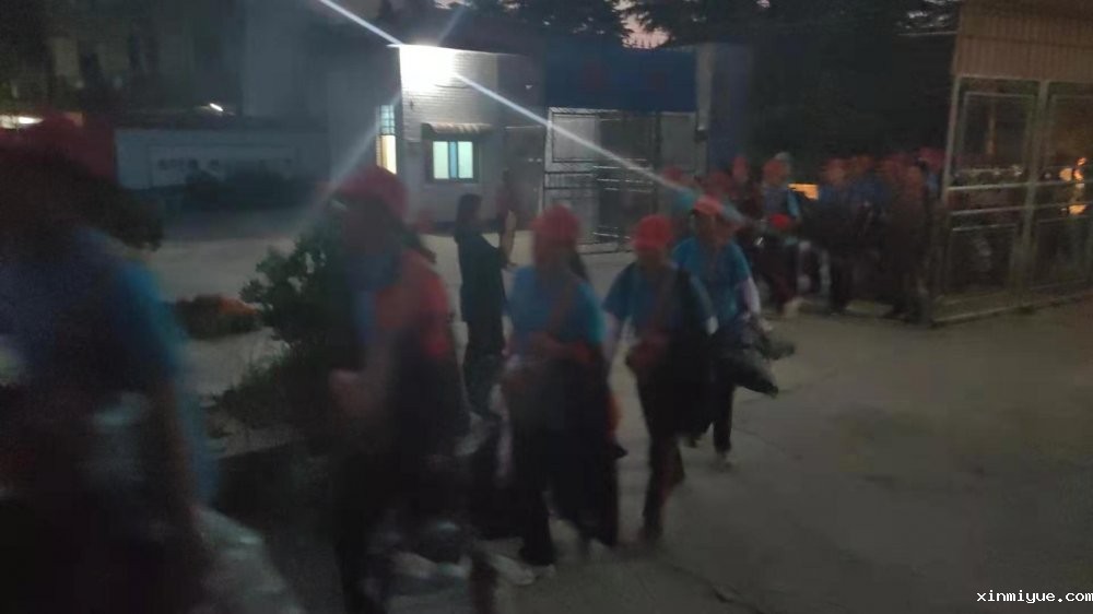 2021年必威登录入口平台官网心理教育中心「成长不烦恼」夏令营第15天之与当地村民载歌载舞大联欢 2021年必威登录入口平台官网心理教育中心「成长不烦恼」夏令营第15天之与当地村民载歌载舞大联欢_www.xinmiyue.com