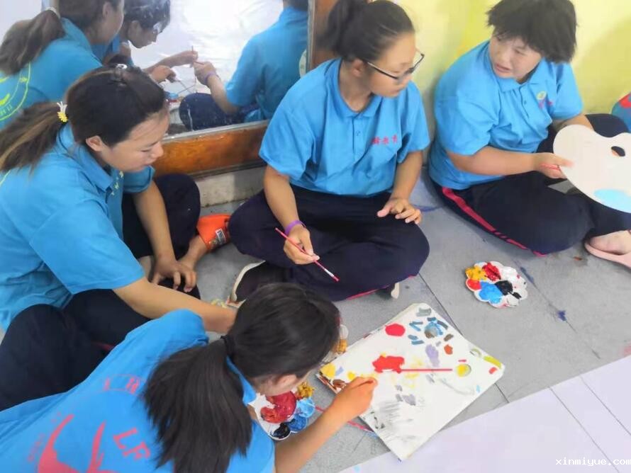 必威betway中文官网全体师生共绘巨画为河南防汛助力加油! 必威betway中文官网全体师生共绘巨画为河南防汛助力加油!_www.xinmiyue.com