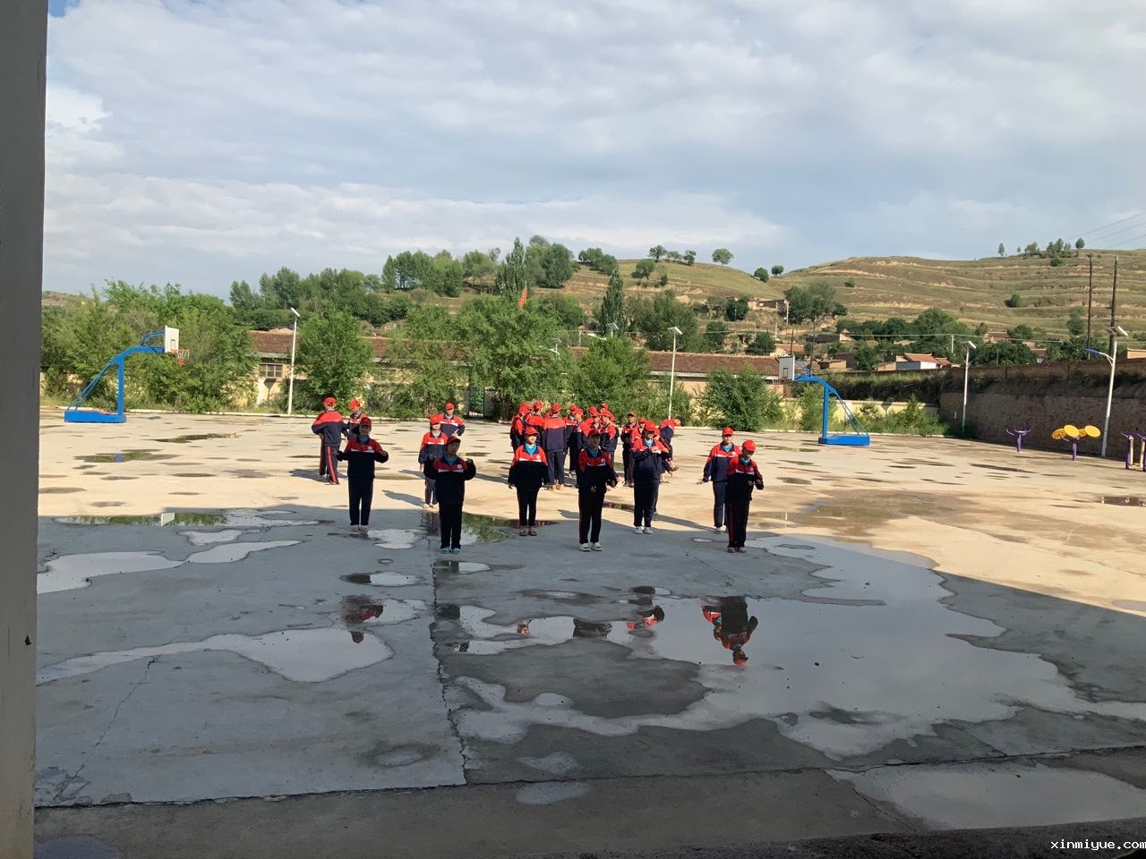 必威betway中文官网「2022年成长不烦恼」磨炼营:微风细雨中结伴山村学子 必威betway中文官网「2022年成长不烦恼」磨炼营:微风细雨中结伴山村学子_www.xinmiyue.com