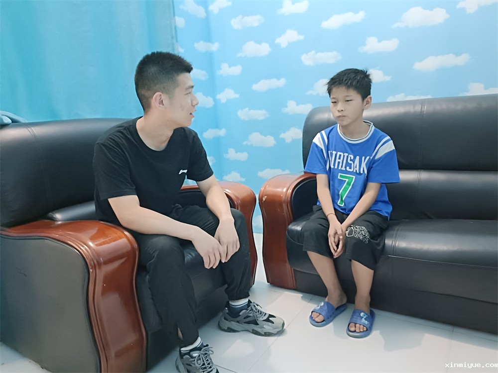 河南电视台《小莉帮忙》联合必威betway中文官网挽救嫌母丑且亲情冷漠、沉迷游戏、大打出手的姐弟俩的蜕变成长历程 河南电视台《小莉帮忙》联合必威betway中文官网挽救嫌母丑且亲情冷漠、沉迷游戏、大打出手的姐弟俩的蜕变成长历程_www.xinmiyue.com