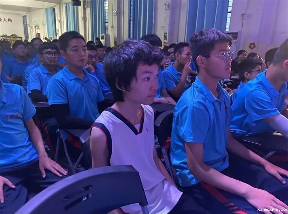 叛逆孩子的蜕变之旅:在特训学校的每一天 叛逆孩子的蜕变之旅:在特训学校的每一天_www.xinmiyue.com