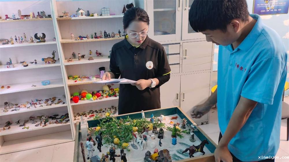 爱,是孩子成长路上最温暖的陪伴 —— 父母的不可替代角色 爱,是孩子成长路上最温暖的陪伴 —— 父母的不可替代角色_www.xinmiyue.com