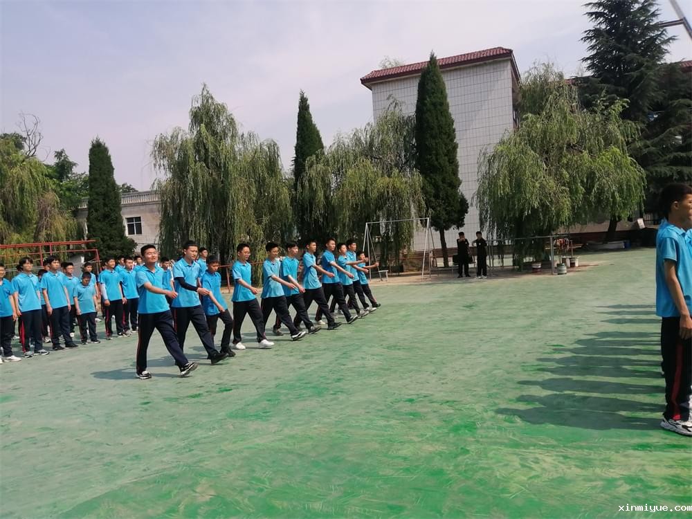 海南13岁女孩遭残酷霸凌,全网震怒:流言一日传遍小镇,何时能止暴力之殇? 海南13岁女孩遭残酷霸凌,全网震怒:流言一日传遍小镇,何时能止暴力之殇?_www.xinmiyue.com
