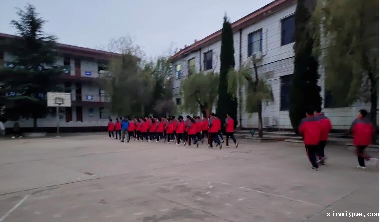 青少年的自卑心理是怎么来的？_www.xinmiyue.com