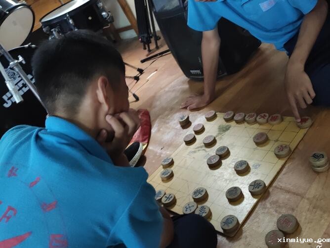 父母如何劝告叛逆期的儿子？_www.xinmiyue.com