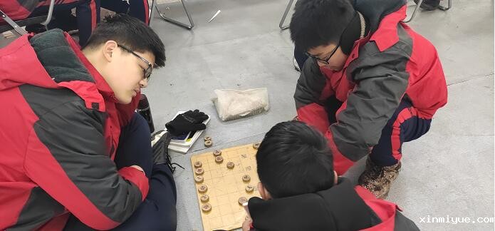 青春期孩子自闭的原因是什么？_www.xinmiyue.com