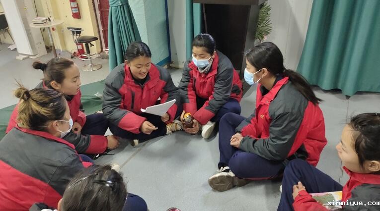 父母不是怎么面对叛逆期的孩子？值得借鉴！_www.xinmiyue.com