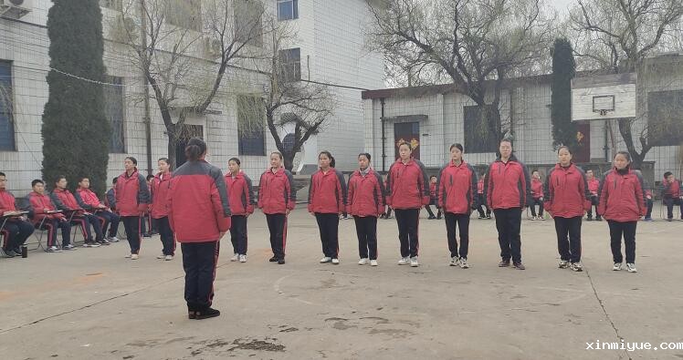 当父母发现孩子自卑时，父母该怎么做？_www.xinmiyue.com