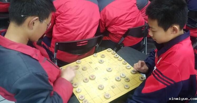 必威登录入口平台官网心理教育中心兴趣拓展课程：象棋比赛_www.xinmiyue.com