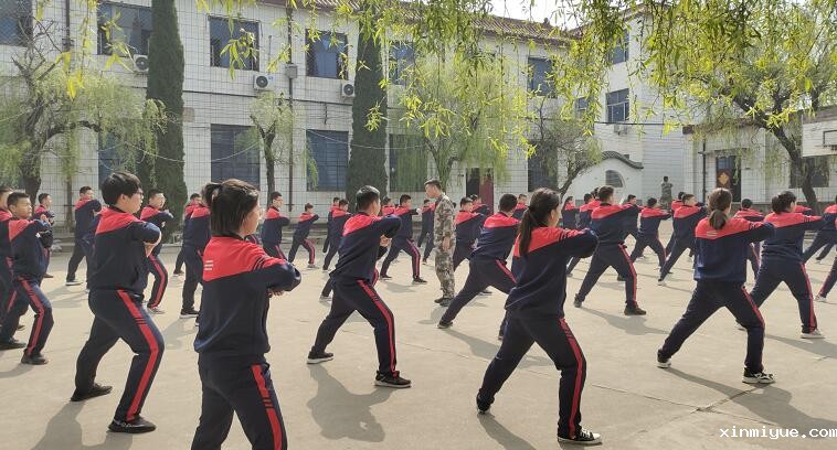 必威登录入口平台官网心理教育中心兴趣拓展课程：军事训练_www.xinmiyue.com