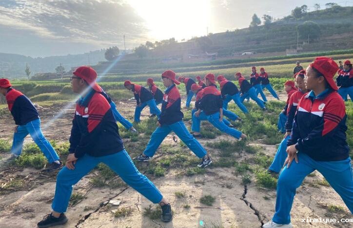 必威登录入口平台官网贫困山村夏令营的费用是多少？_www.xinmiyue.com