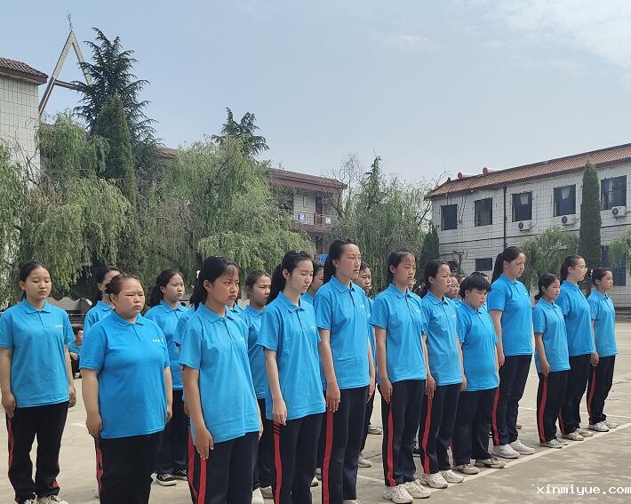 父母应该选择怎样的教育模式来教育孩子？_www.xinmiyue.com