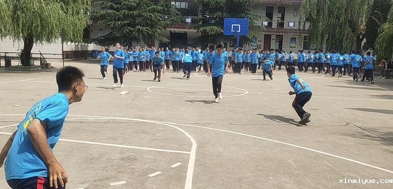 父母给给孩子怎么选择的夏令营呢？_www.xinmiyue.com