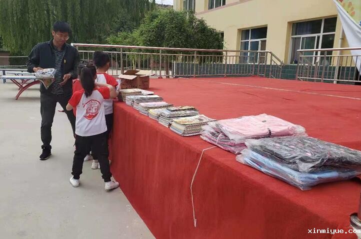 随手公益，资助贫困的孩子们！_www.xinmiyue.com