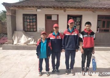 在简陋的学习环境贫困的家庭，山村的孩子怎样坚持学习？