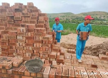 搬砖体验，贫困山村农户靠什么供孩子读上大学？
