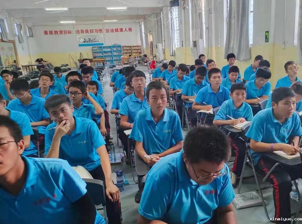 孩子胆小不自信是什么原因，该怎么正确引导？_www.xinmiyue.com