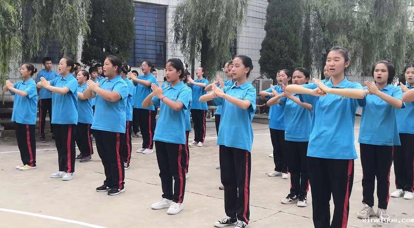 早恋对孩子有哪些危害？身为家长该怎么办？_www.xinmiyue.com
