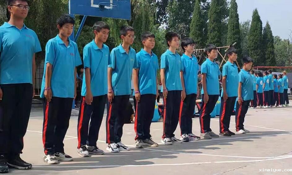 那些自卑懦弱的孩子很多一部分受这种家庭影响！_www.xinmiyue.com