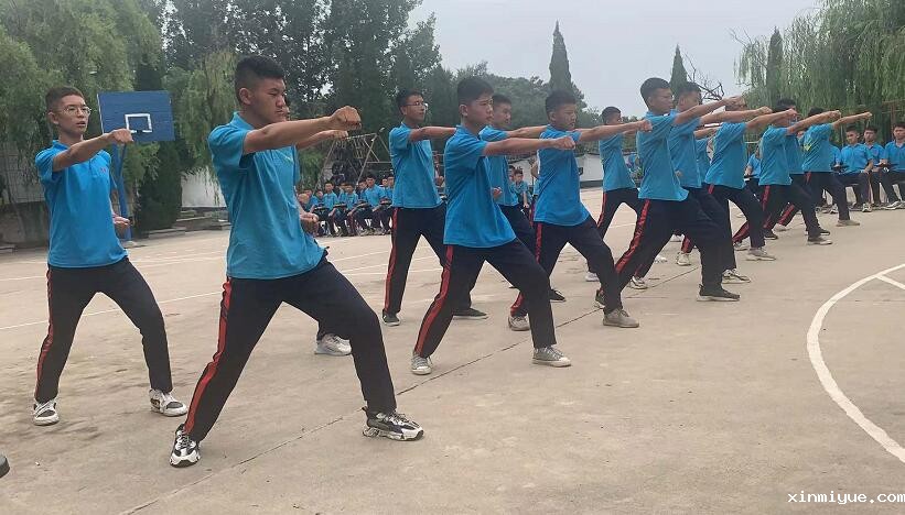 孩子成长过程中遇到问题家长该怎么办？_www.xinmiyue.com