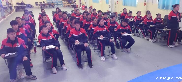 良好的亲子关系，是教育的根基，也是决定孩子一生幸福的密码！_www.xinmiyue.com