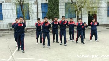 小孩封闭式学校好不好
