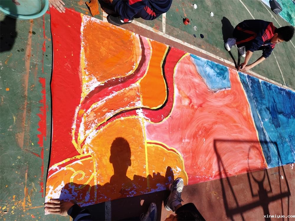 诸城市高二学子网游沉迷现象解析：家长如何有效干预？_www.xinmiyue.com