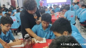 ‌孩子开学一周后拒上学，家长如何应对这种“返校焦虑”？