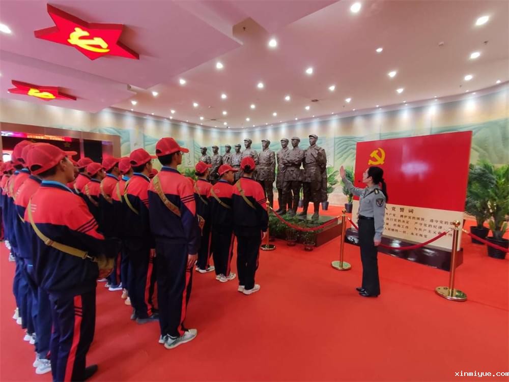 ‌河南叛逆青少年学校：封闭式管理下的单杠训练_www.xinmiyue.com