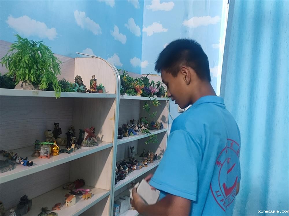 ‌叛逆孩子抽烟、喝酒、爱打架，家长如何引导教育？_www.xinmiyue.com