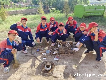山村夏令营大行动！孩子除草翻新荒地，为村庄焕新颜！
