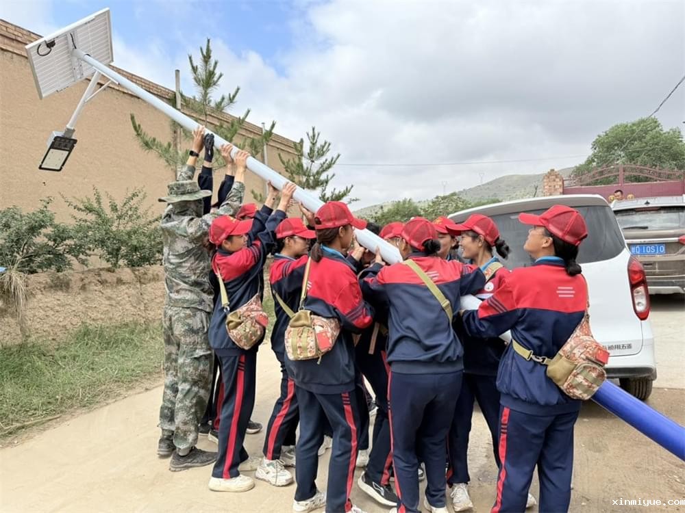 ‌贫困山村夏令营：童手绘星河，灯盏暖乡野_www.xinmiyue.com