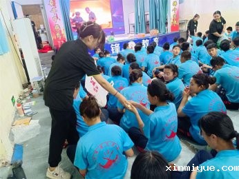 “母亲的语言是家庭的风暴源”：从言语暴力到心灵滋养的革命之路